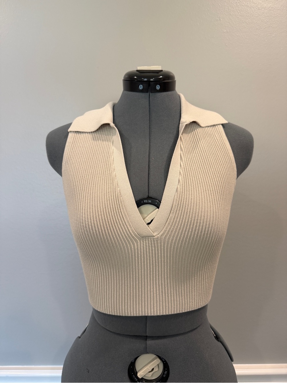 Aritzia Babaton Sculpt Knit Polo Top